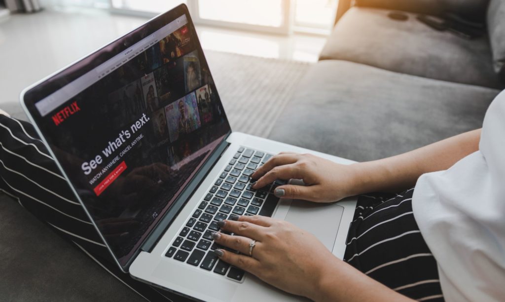 Lustige Filme Die 15 besten Komödien auf Netflix zum Lachen